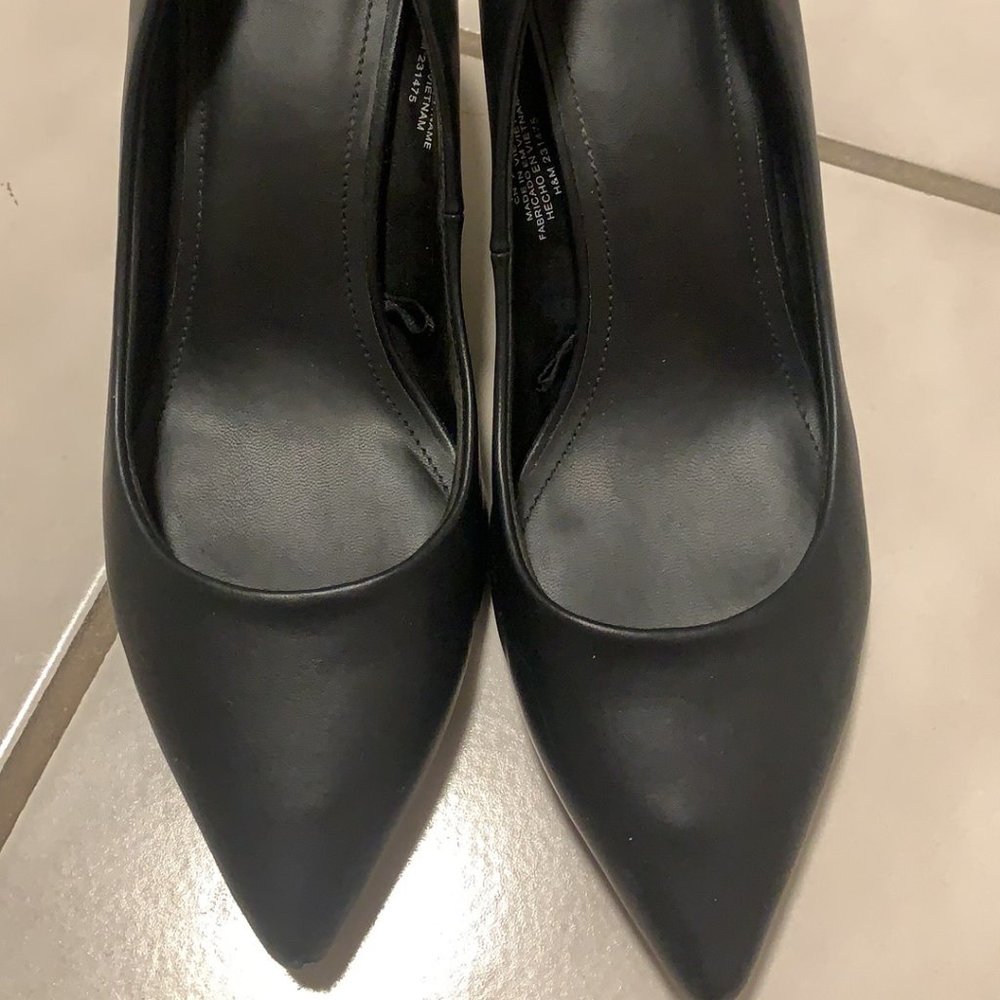 H&M Black Pointed Toe Heels Size 8